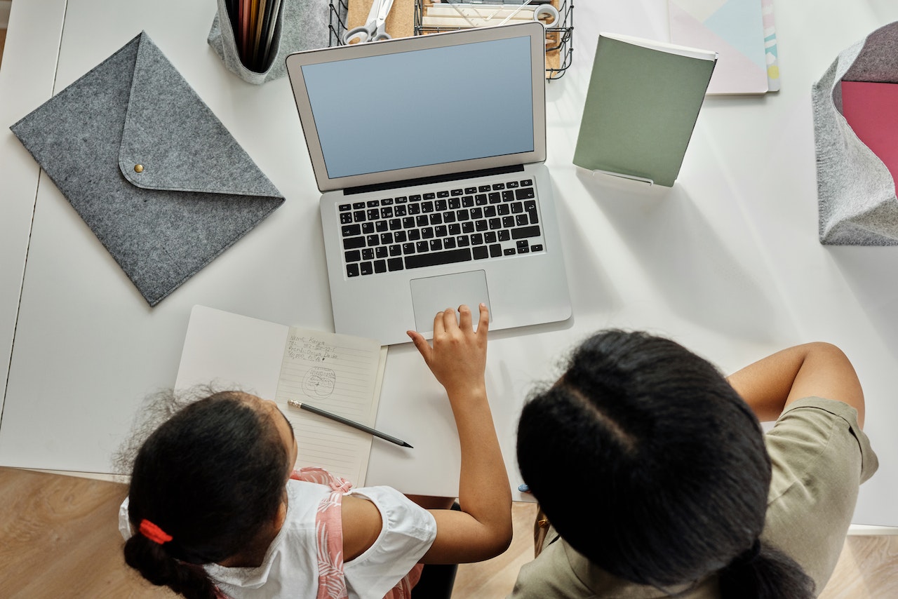 UK Homeschooling: A Guide to Personalised Education 1 kids learning 2