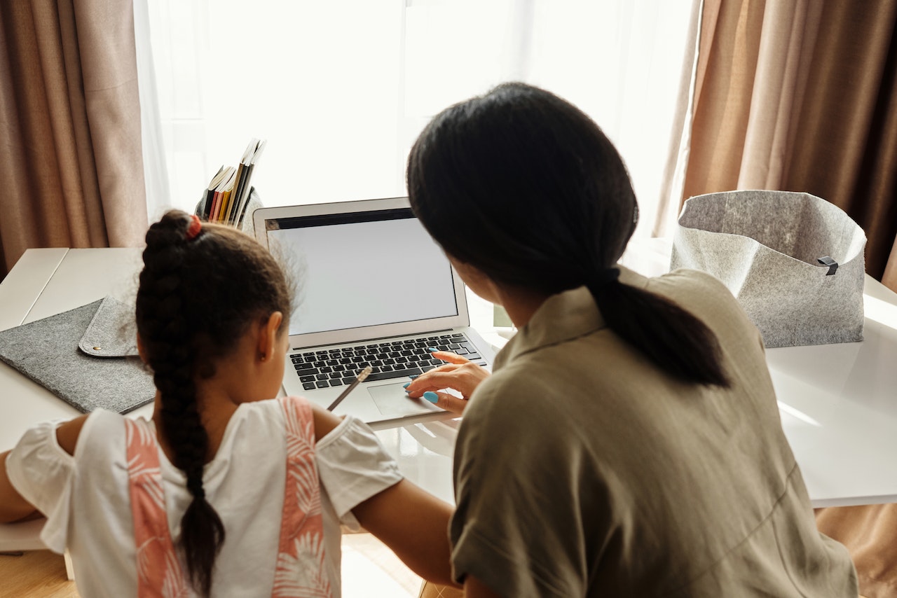 What's Online Sixth Form? Opening Digital Academic Doors 1 kids learning 3
