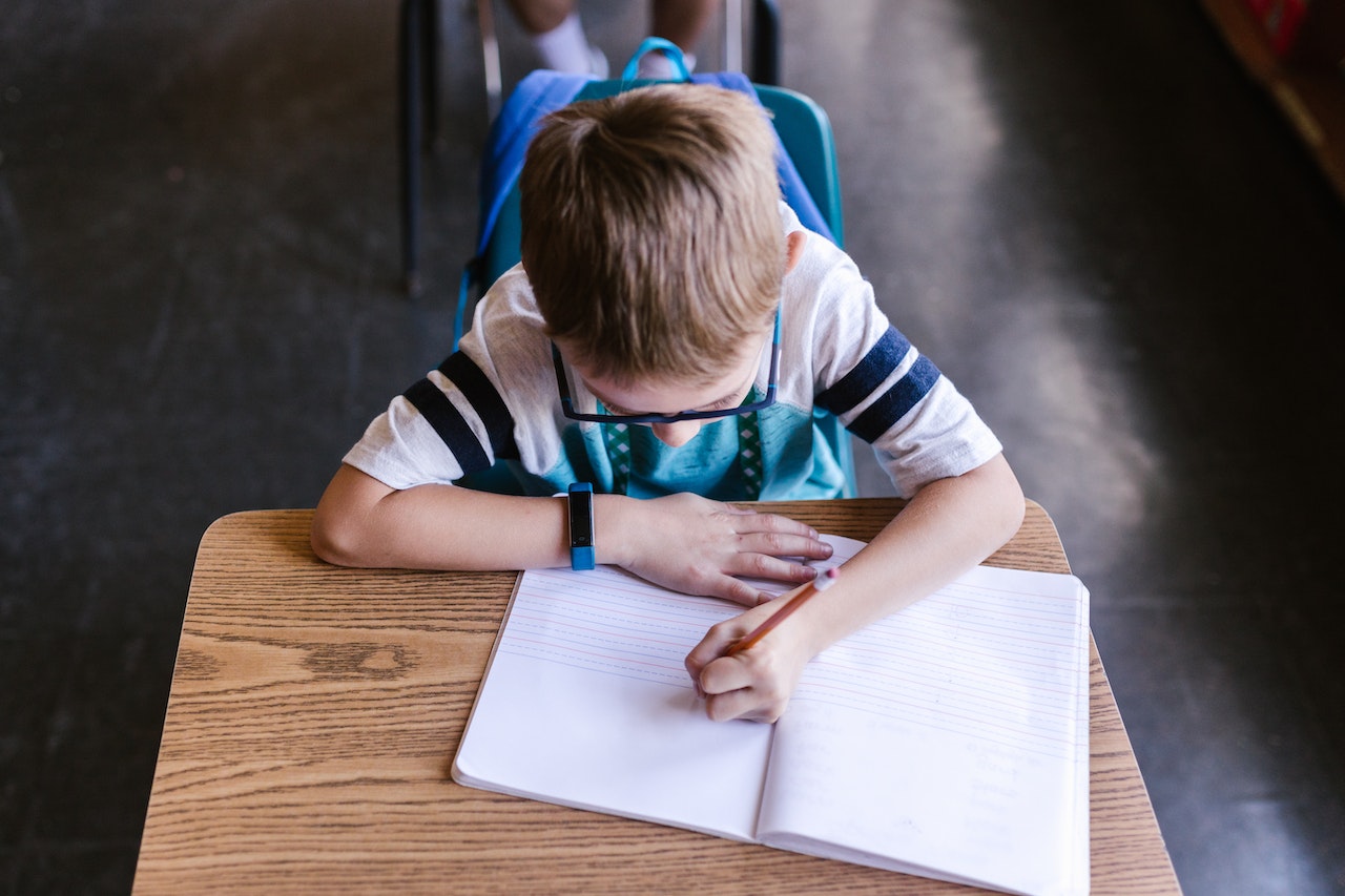 Embracing the Digital Tides: How to Start Your IGCSE Online Journey 1 tkis feature 1